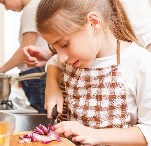 3 recetas básicas para hacer con tu hijo