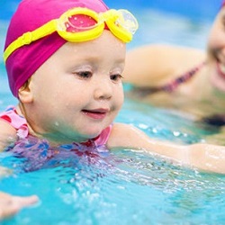 Consejos para enseñar a nadar a nuestros hijos
